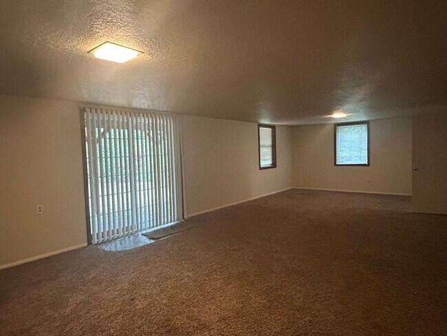 Building Photo - Charming 4 Bed Happy Valley Home