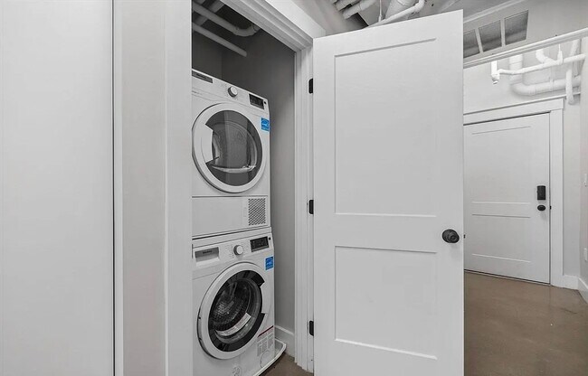 Building Photo - 305 Webster Ave