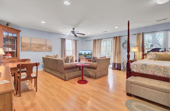 Building Photo - 1428 Bloomingdale Ln