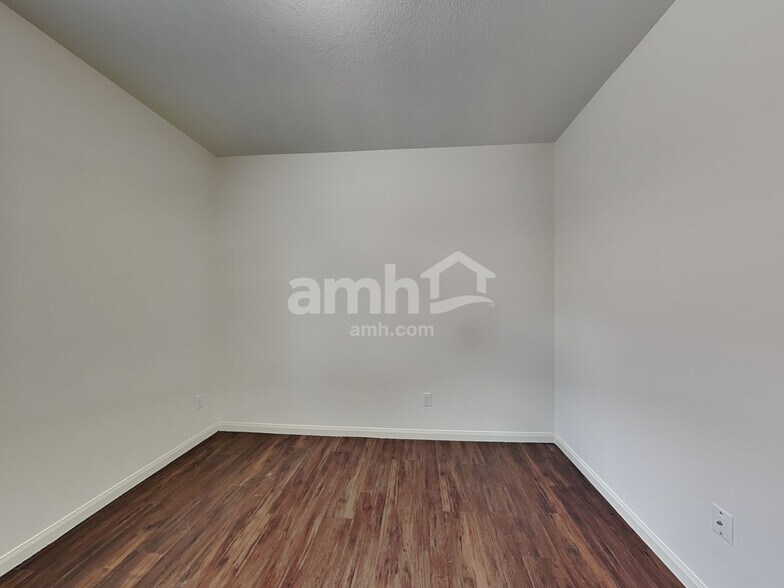 Building Photo - 2037 Vanamen Ct