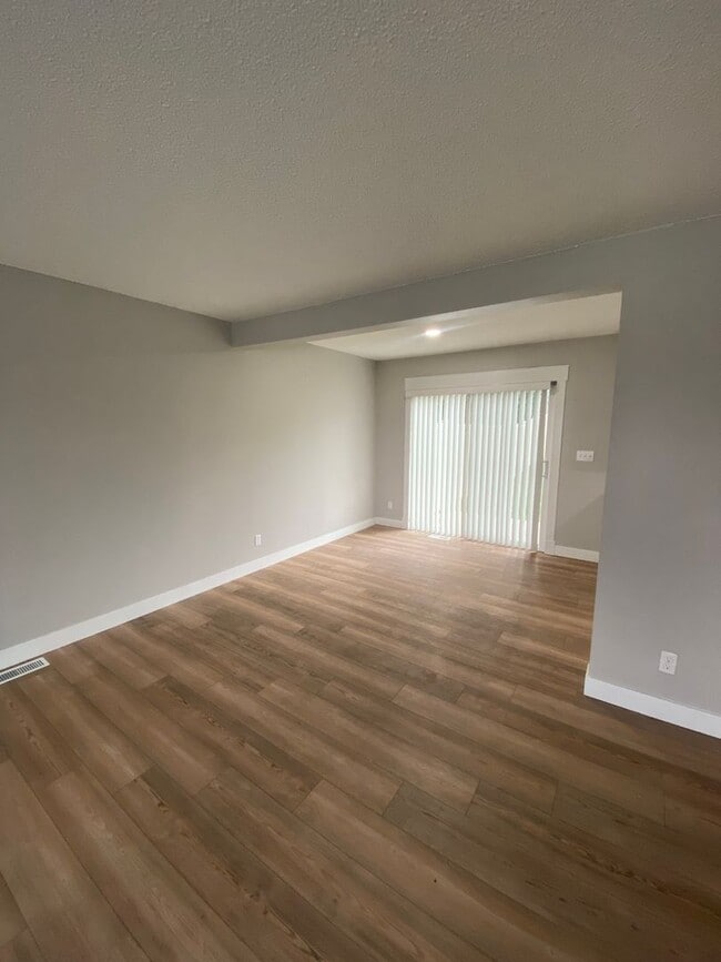 Building Photo - 20/22 Poplar Ave.