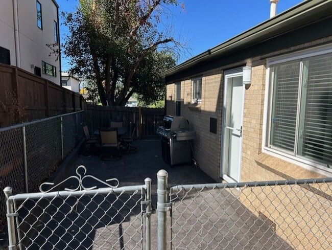 Building Photo - Newly Remodeled Duplex
