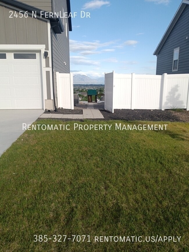 Building Photo - 2456 N Fernleaf Dr