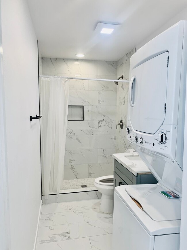 Building Photo - Newly Constructed 2BD/2BA Available in Ran...