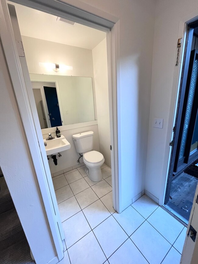 Building Photo - Newly Renovated 2x1 behind Bon Air!