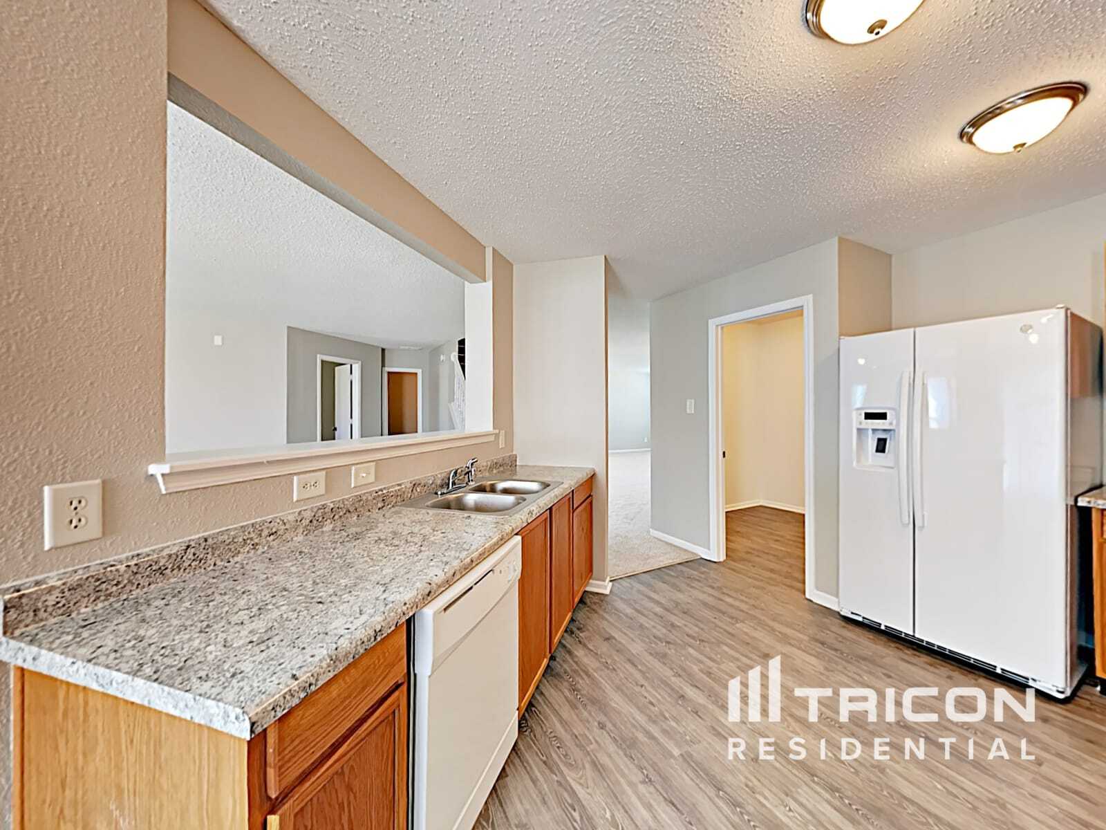 Building Photo - 6880 W Littleton Dr