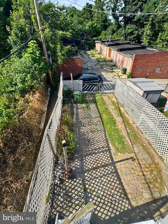 Building Photo - 548 Radnor Ave