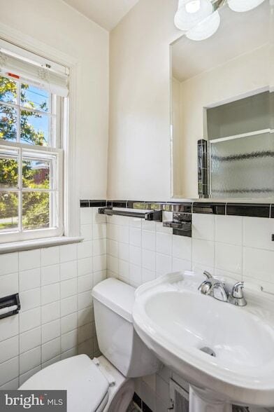 Building Photo - 5508 Dorset Ave