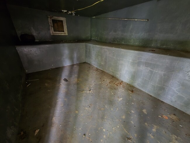 Building Photo - 1925 Foster Ave