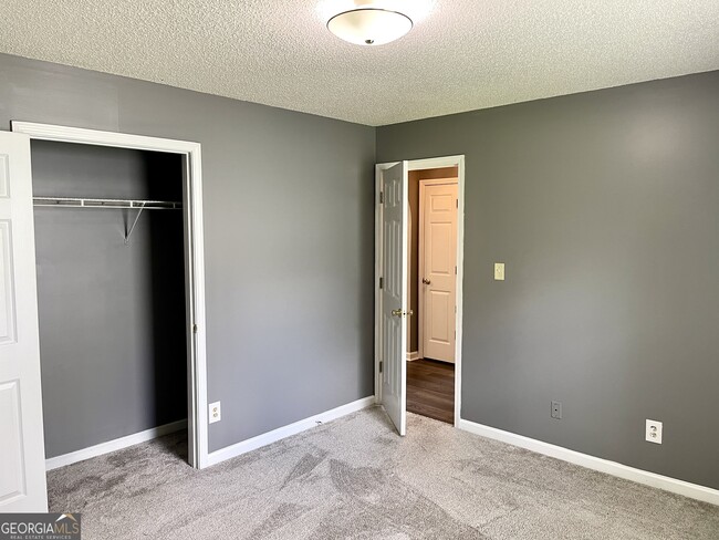 Building Photo - 6619 Saganaw Dr
