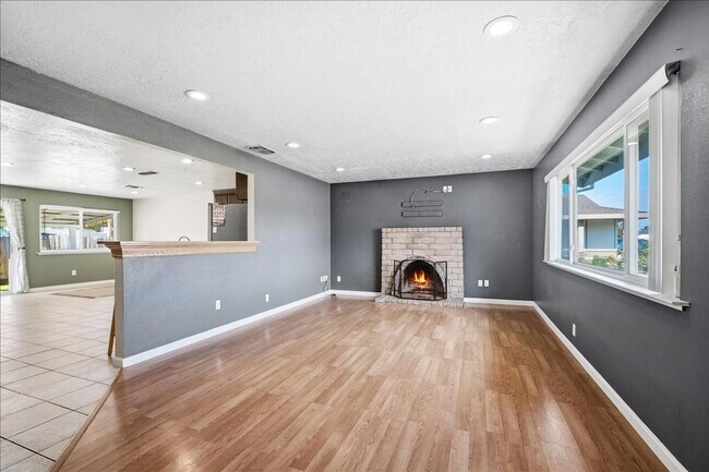 Building Photo - 2944 Calle Del Sol Way