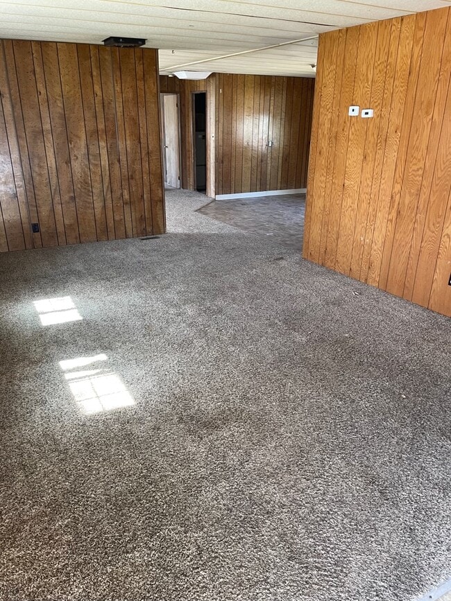 Building Photo - 630 N Adam Dr