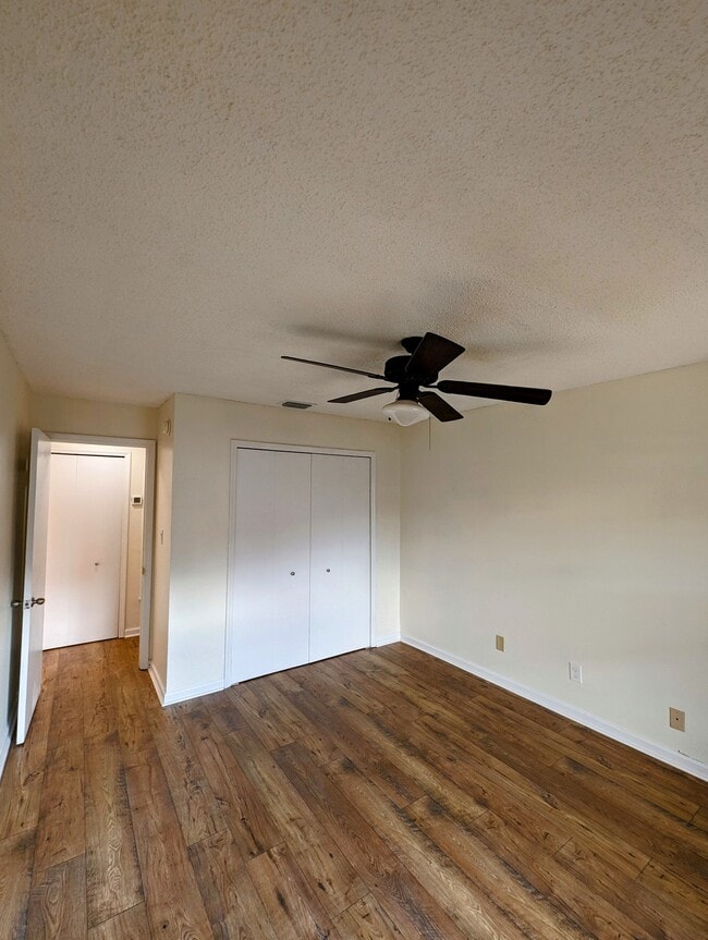 Building Photo - 3134 Plaza Terrace Dr