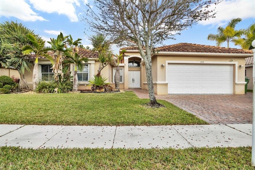 Building Photo - 1553 SW 189th Ave