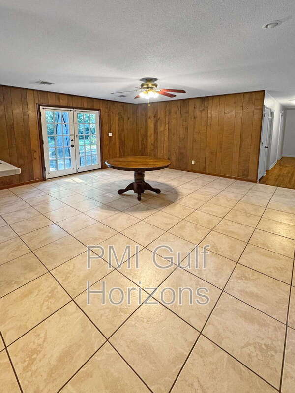 Building Photo - 8053 Malibu Cir