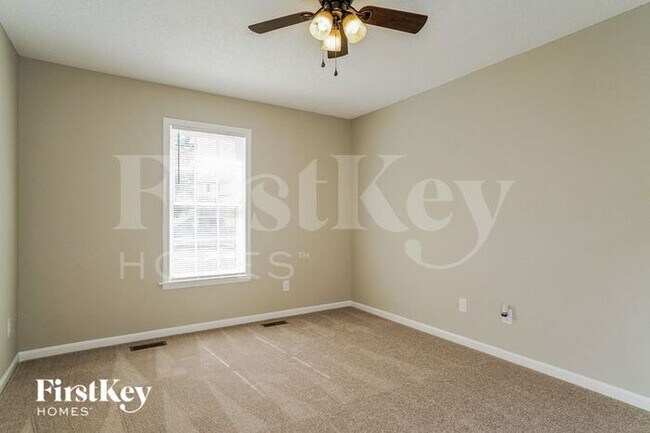 Building Photo - 1109 Grovewood Dr