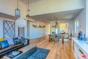 Building Photo - 947 4th St