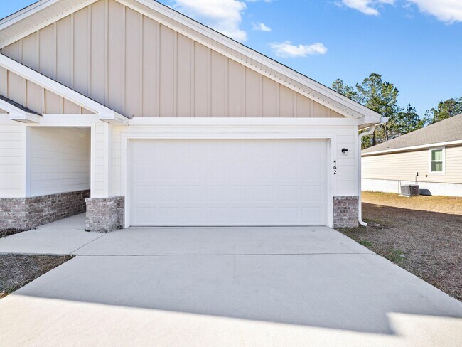 Building Photo - 462 Whispering Creek Ave