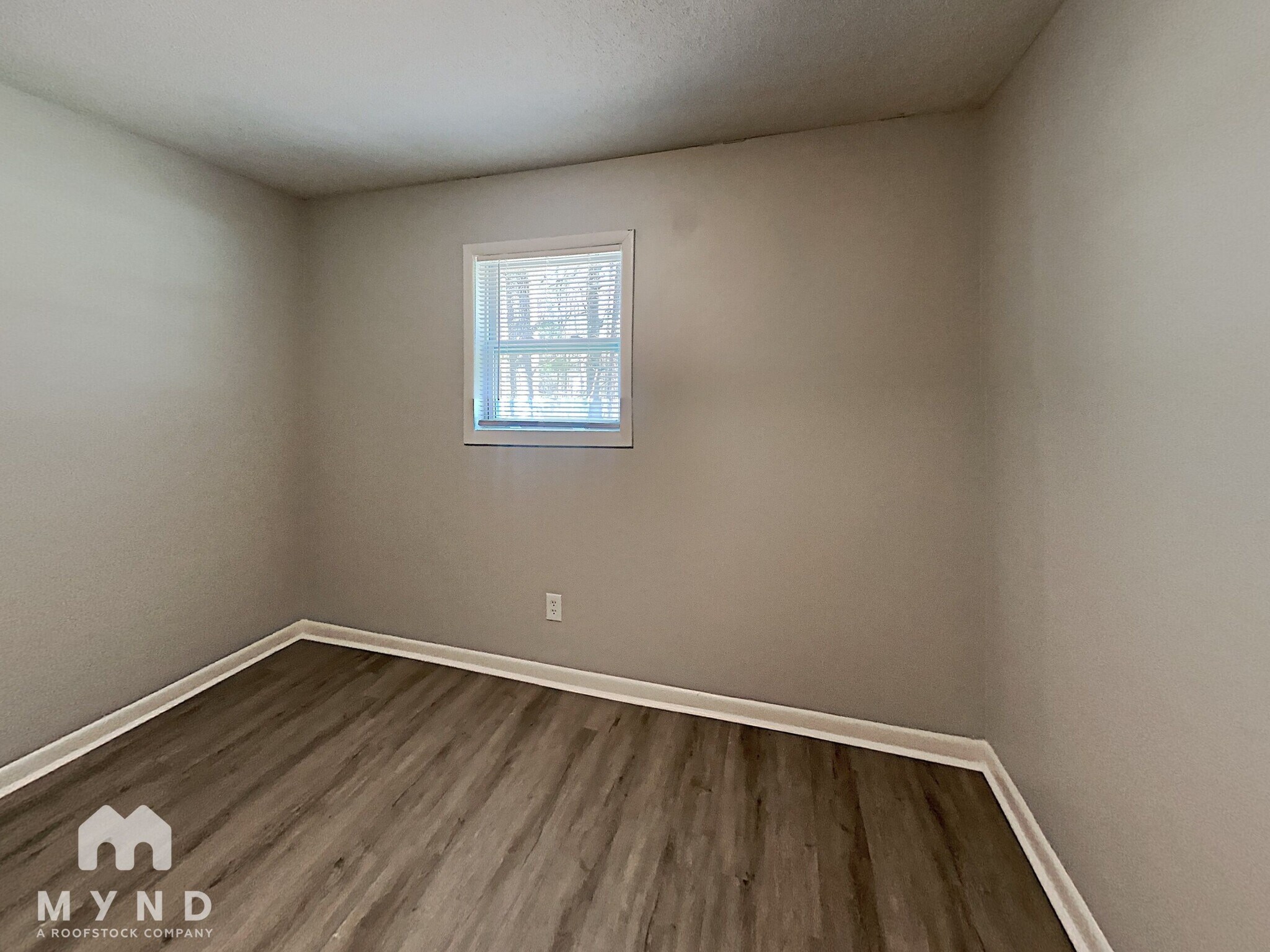 Building Photo - 8989 Leaf Ln