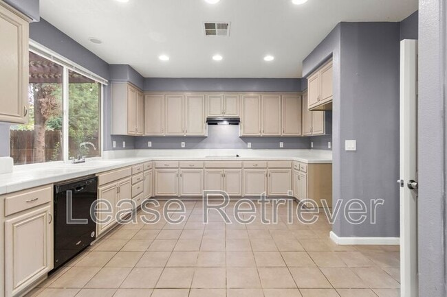 Building Photo - 4244 Lindsey Ln