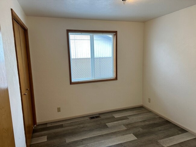 Building Photo - Cute 3-bedroom, 1-bathroom house in Springfield!