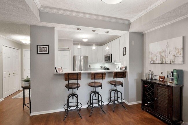 Building Photo - 645 N 1st St