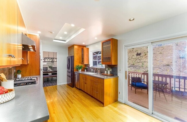 Building Photo - 7684 Surrey Ln