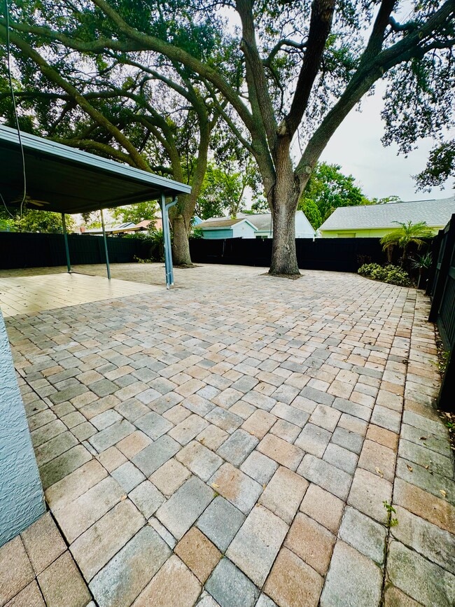 Building Photo - 8907 Sheldon Chase Dr