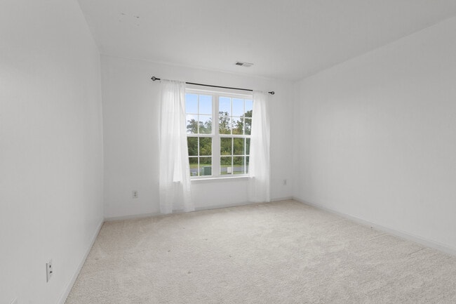 Building Photo - 338 Camerton Ln