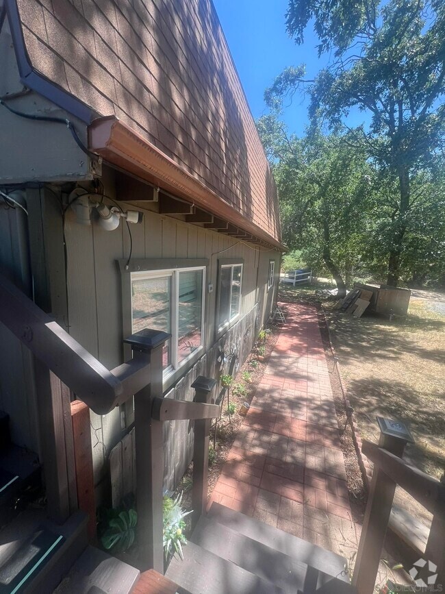 Building Photo - 920 Chapin Dr