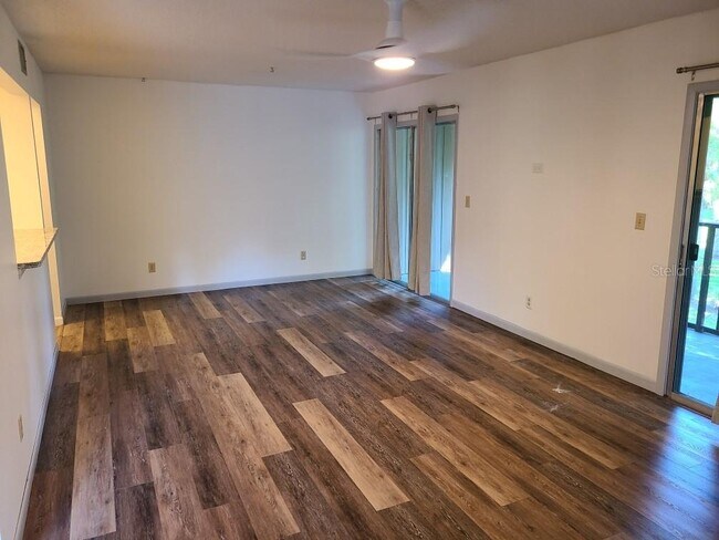 Building Photo - 120 Hibiscus Woods Ct