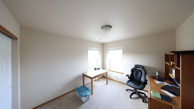 Building Photo - 5 Bed 2.5 Bath - Group - Dog Friendly - Fu...
