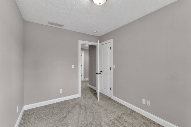 Building Photo - 345 Kenilworth Rd