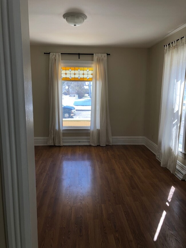 Building Photo - 452 Iowa Ave