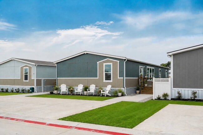 Building Photo - 809 Armadillo St