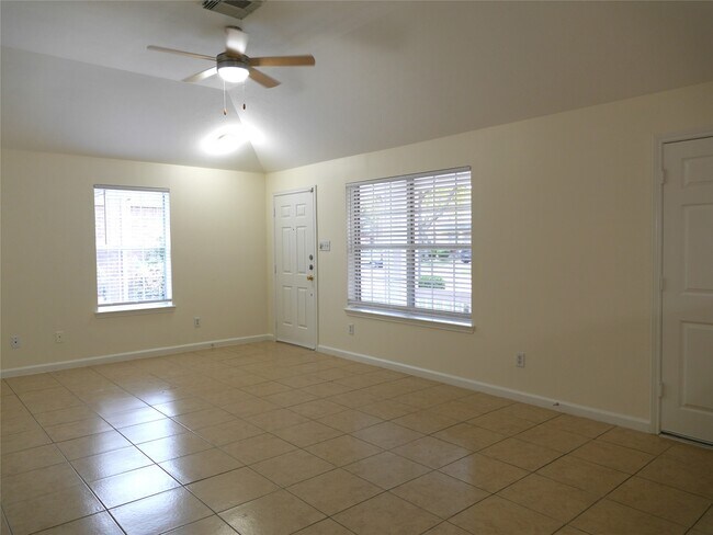 Building Photo - 16327 Bettong Ct
