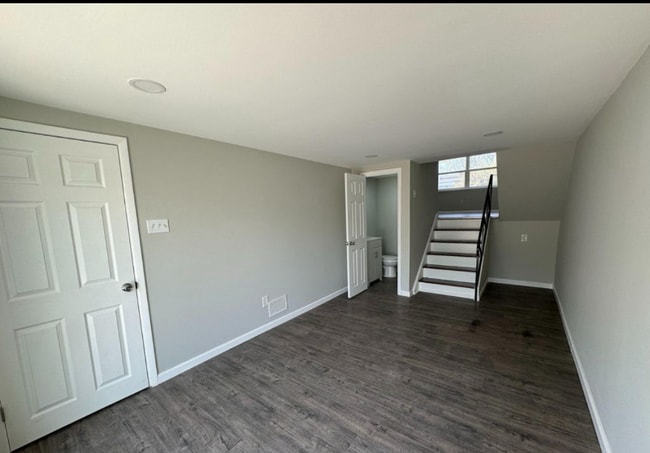 Building Photo - 883 Wedgewood Dr