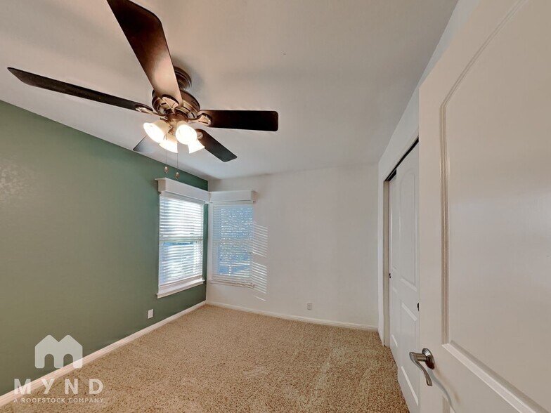 Building Photo - 3415 Old Spanish Trail