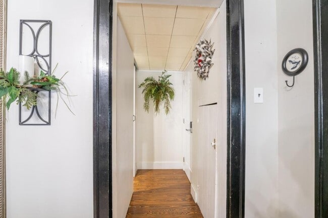 Building Photo - 714 E Jefferson St