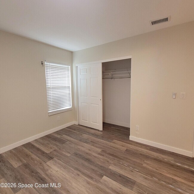 Building Photo - 1460 Sheafe Ave NE