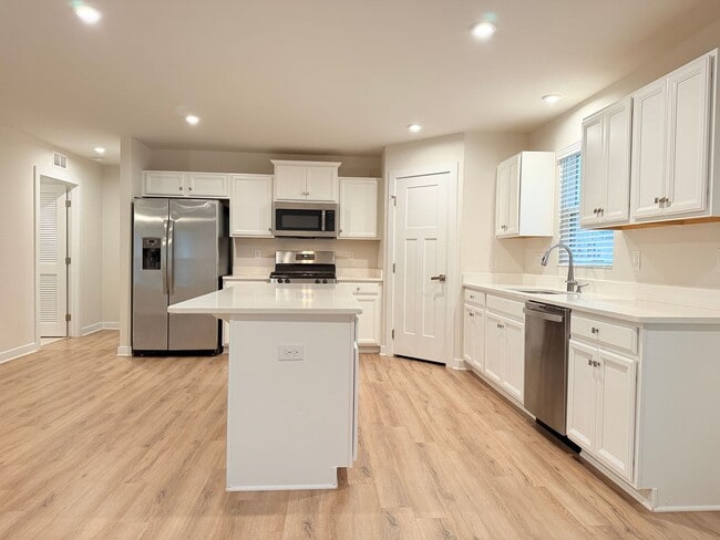 Building Photo - Charming 3 Bed Home in Milford Ponds with ...