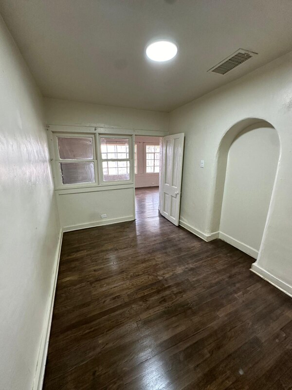 Building Photo - 3317 E San Antonio Ave