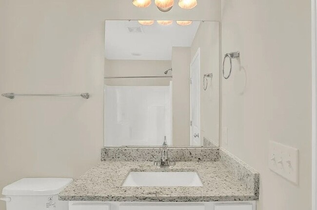 Building Photo - Renovated 2 story home located in the heart of Richmond Hill