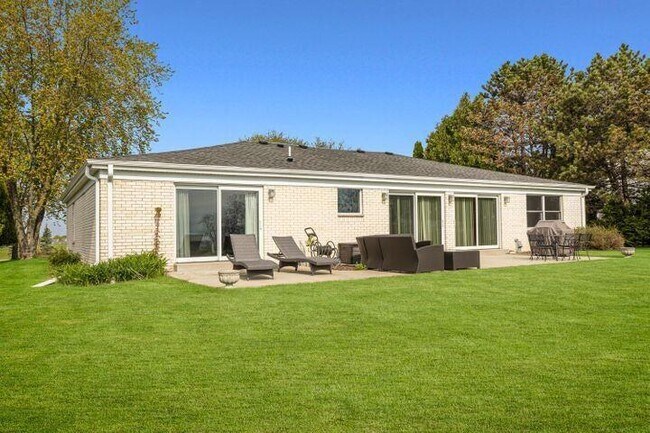 Building Photo - 12650 N Lake Shore Dr