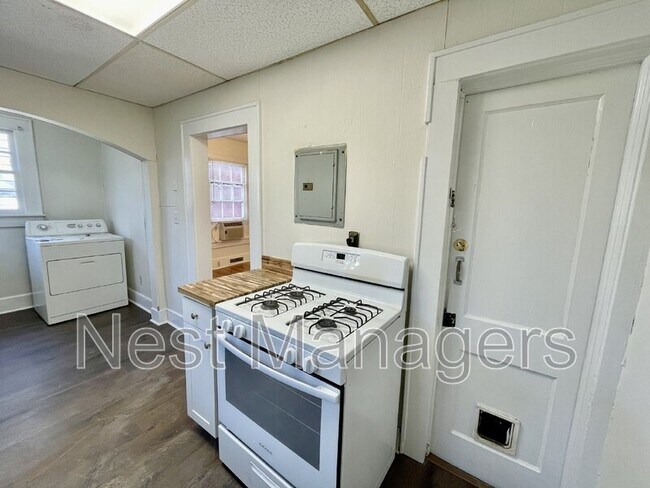 Building Photo - 117 Woodside Ave