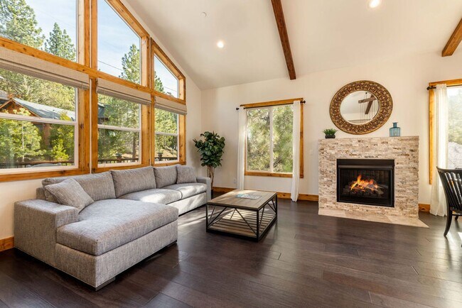 Building Photo - Stunning 4-Bedroom Home with Amazing Views, EV Charger & Solar in Big Bear!