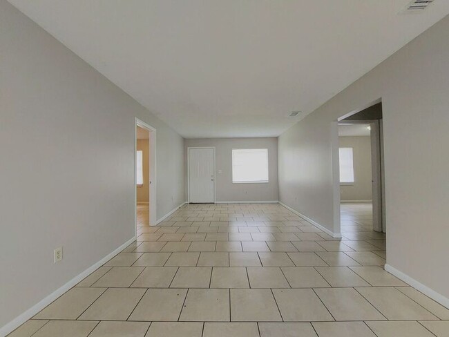 Building Photo - 124 Rebecca Ln