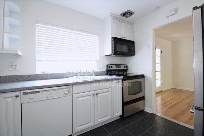 Building Photo - 1639 Oakmont Ln