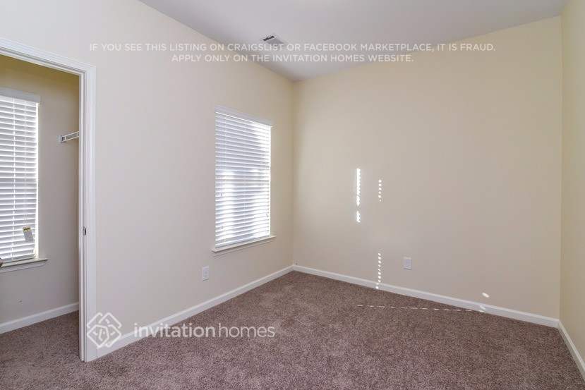 Building Photo - 4172 Oak Field Dr