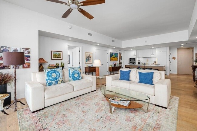 Building Photo - 70 Rainey St